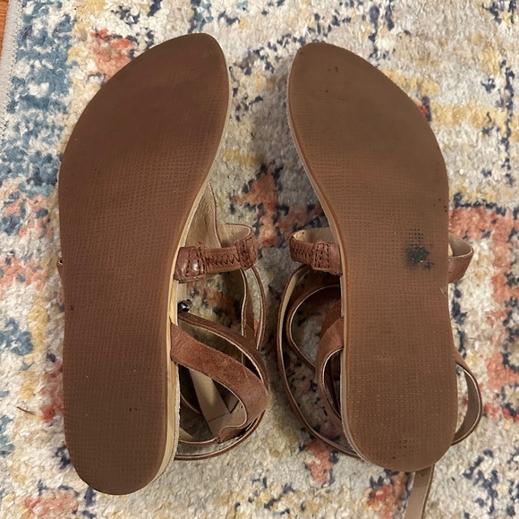 2 pairs of Koolaburra distressed leather ankle wrap sandals size 9. - Picture 4 of 12